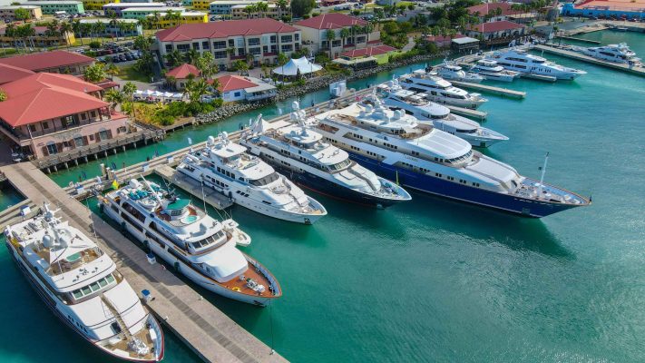 2021-Caribbean-Charter-Yacht-Show--Drone-Shot-of-Yachts (en anglais)