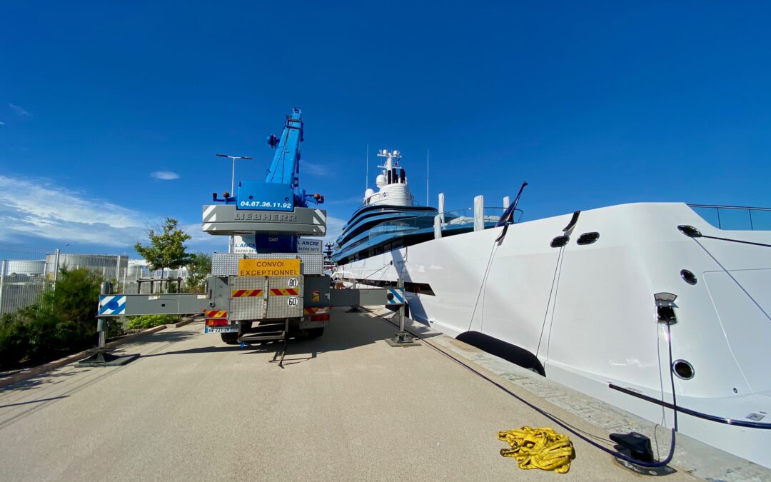Trois raisons pour lesquelles les services de chantier naval sur l'eau changent la donne pour les propriétaires de superyachts